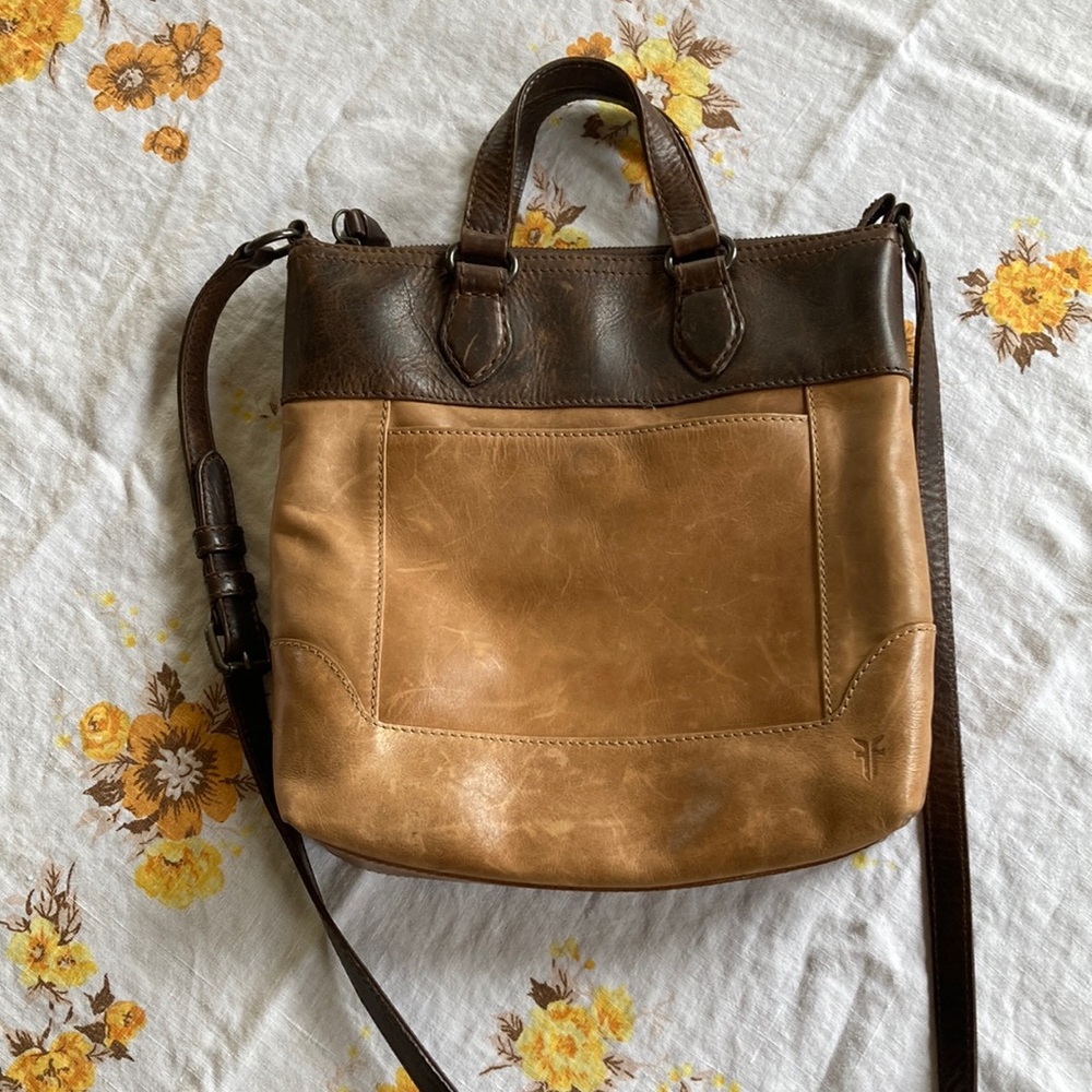 FRYE LEATHER CROSSBODY Nearly New